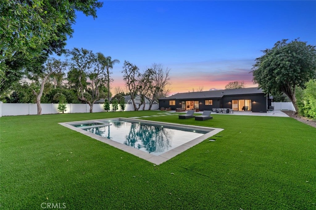 Northridge, California, 91325, United States, 4 Bedrooms Bedrooms, ,4 BathroomsBathrooms,Residential,Active,2030583
