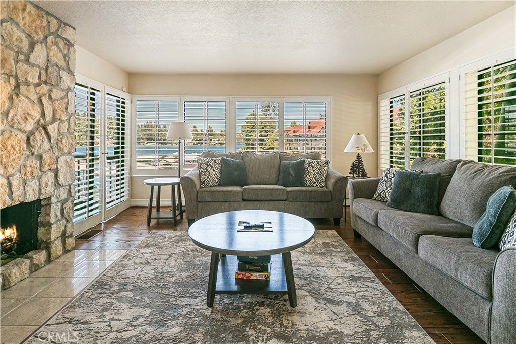 Lake Arrowhead, California, 92352, United States, 2 Bedrooms Bedrooms, ,3 BathroomsBathrooms,Residential,Active,1908134