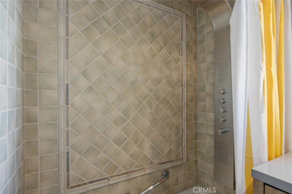 North Hollywood, California, 91602, United States, 4 Bedrooms Bedrooms, ,2 BathroomsBathrooms,Residential,Active,1954309