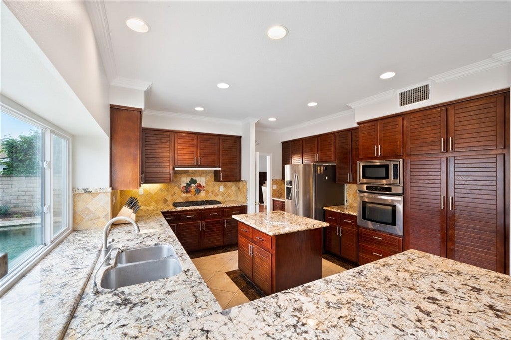 Cypress, California, 90630, United States, 4 Bedrooms Bedrooms, ,4 BathroomsBathrooms,Residential,Active,1945840