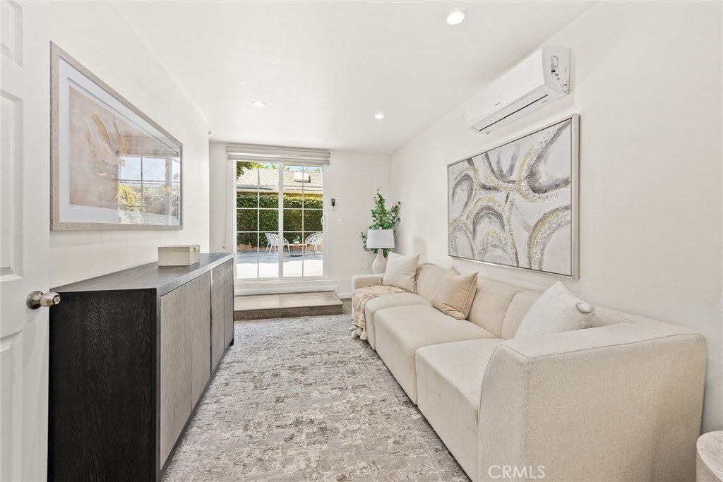 Los Angeles, California, 90034, United States, 5 Bedrooms Bedrooms, ,5 BathroomsBathrooms,Residential,Active,1899242
