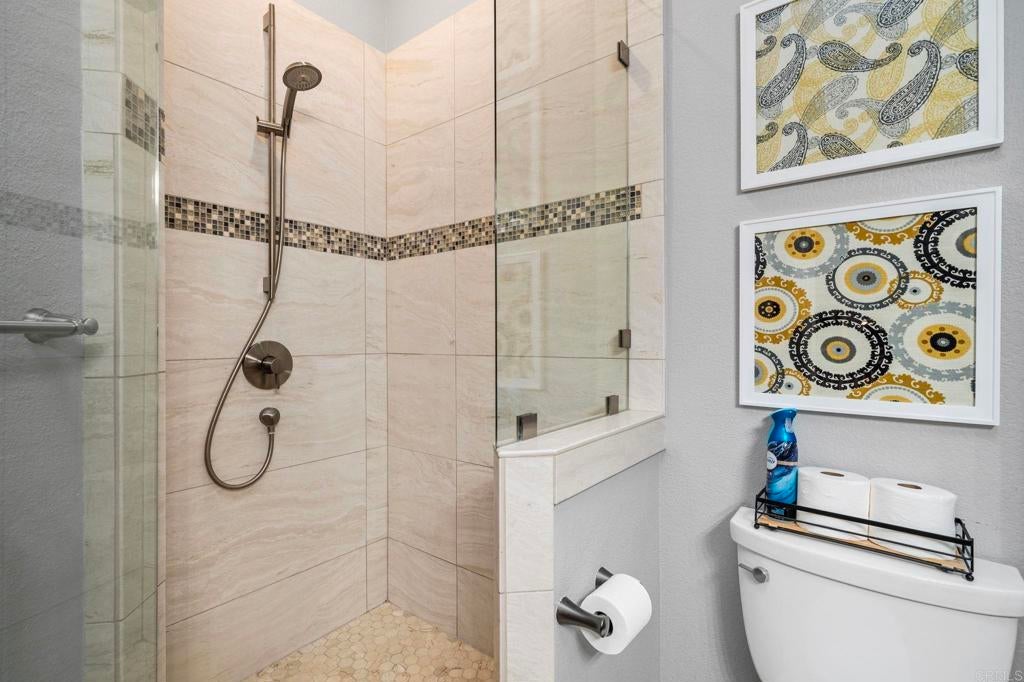 Escondido, California, 92025, United States, 5 Bedrooms Bedrooms, ,4 BathroomsBathrooms,Residential,Active,1969680