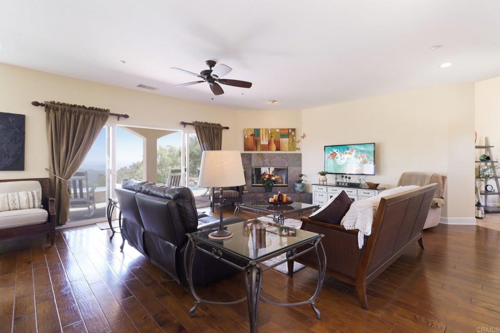 Fallbrook, California, 92028, United States, 3 Bedrooms Bedrooms, ,2 BathroomsBathrooms,Residential,Pending,1929395
