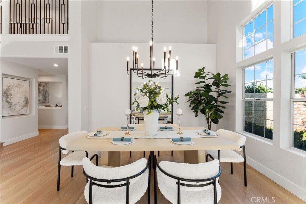 Costa Mesa, California, 92627, United States, 4 Bedrooms Bedrooms, ,3 BathroomsBathrooms,Residential,Contingent,1986895