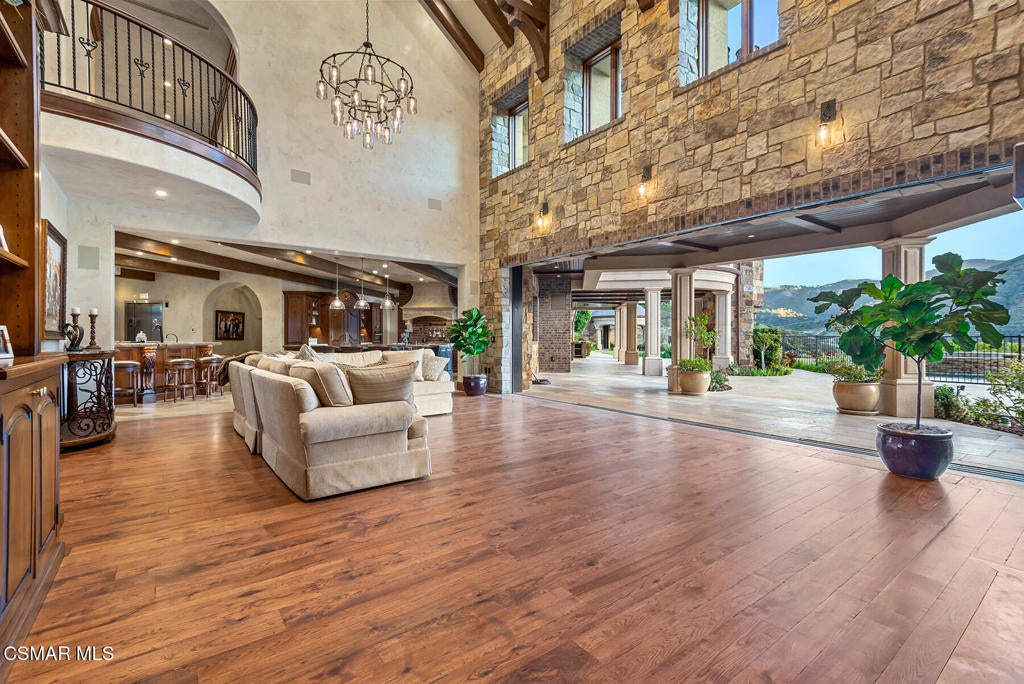 Thousand Oaks, California, 91361, United States, 7 Bedrooms Bedrooms, ,13 BathroomsBathrooms,Residential,Active,1748234