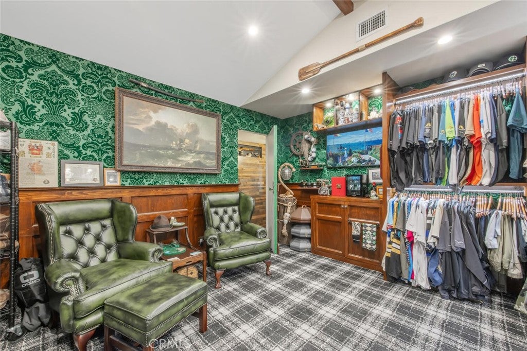 North Hollywood, California, 91602, United States, 4 Bedrooms Bedrooms, ,2 BathroomsBathrooms,Residential,Active,1954309