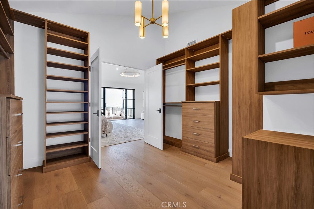 Redondo Beach, California, 90277, United States, 4 Bedrooms Bedrooms, ,3 BathroomsBathrooms,Residential,Active,1990651