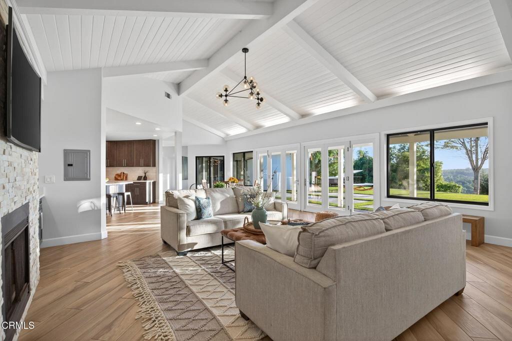 Camarillo, California, 93010, United States, 4 Bedrooms Bedrooms, ,5 BathroomsBathrooms,Residential,Active,1944013
