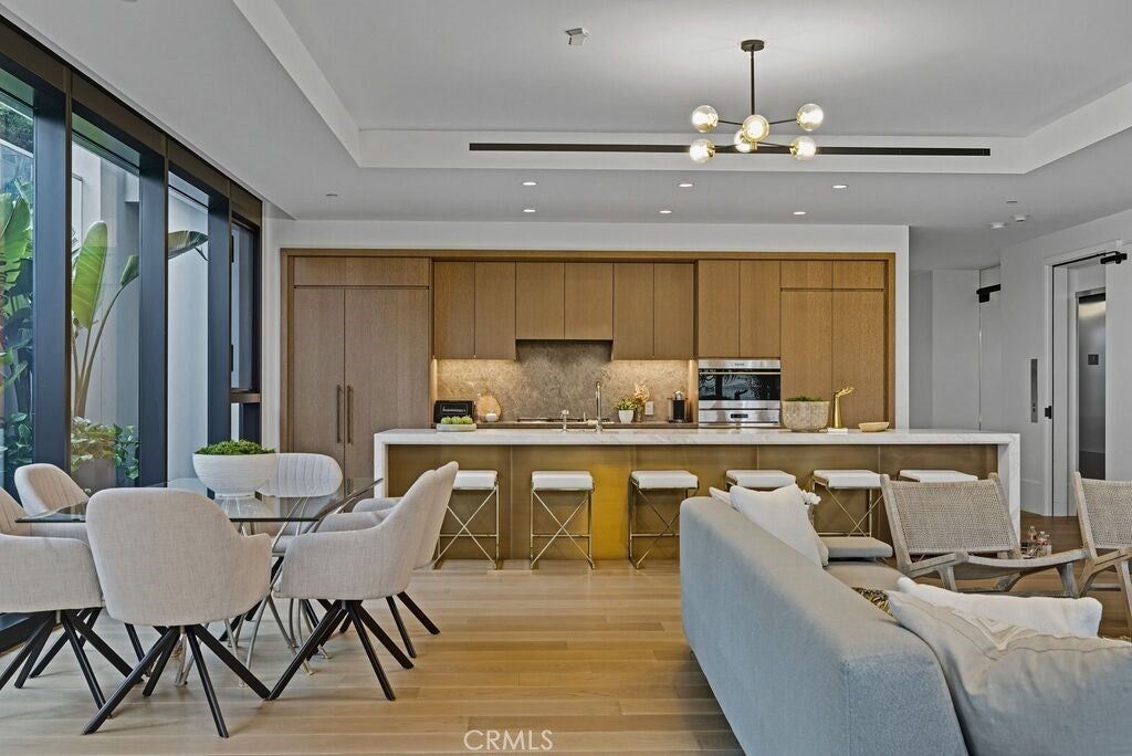 Los Angeles, California, 90069, United States, 2 Bedrooms Bedrooms, ,3 BathroomsBathrooms,Residential,Active,1995278