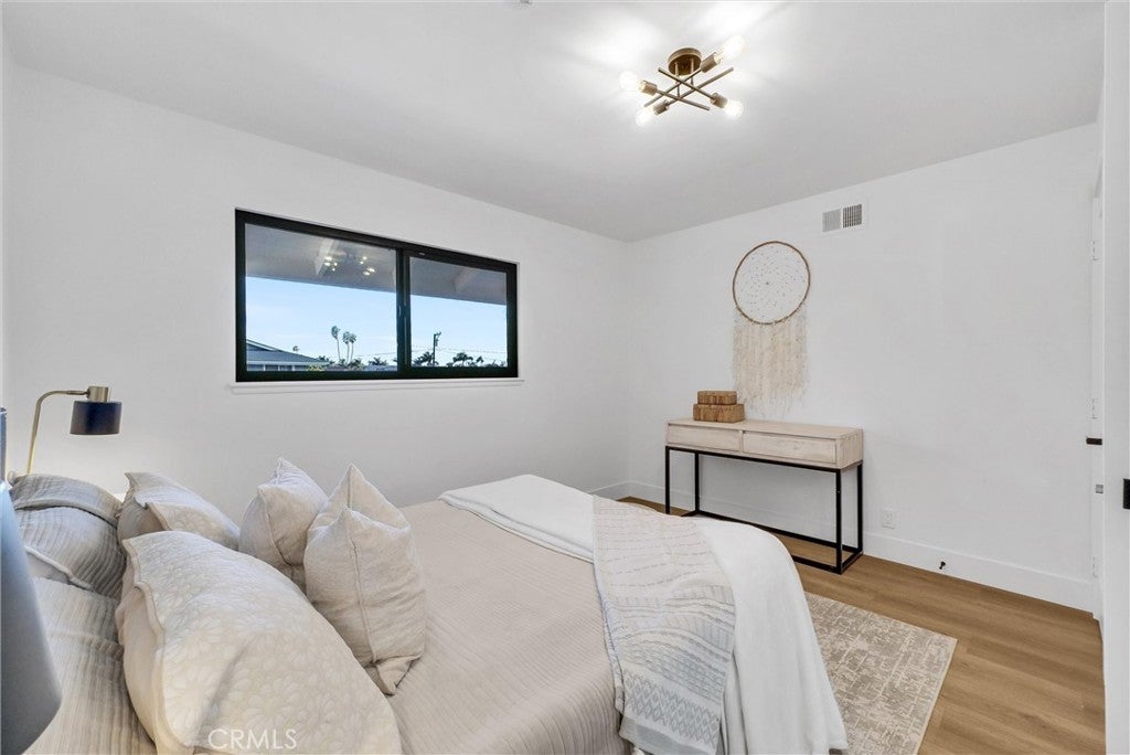 Huntington Beach, California, 92646, United States, 4 Bedrooms Bedrooms, ,3 BathroomsBathrooms,Residential,Active,1998762