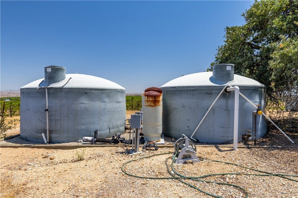 Paso Robles, California, 93446, United States, 7 Bedrooms Bedrooms, ,6 BathroomsBathrooms,Residential,Active,1919055