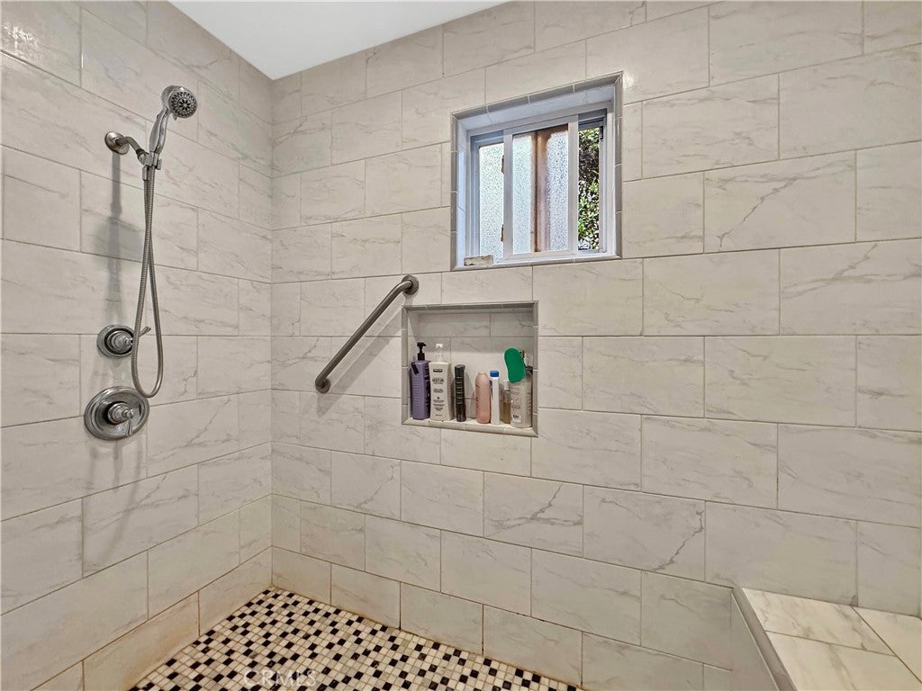 Huntington Beach, California, 92647, United States, ,5 BathroomsBathrooms,Residential,Active,1867911