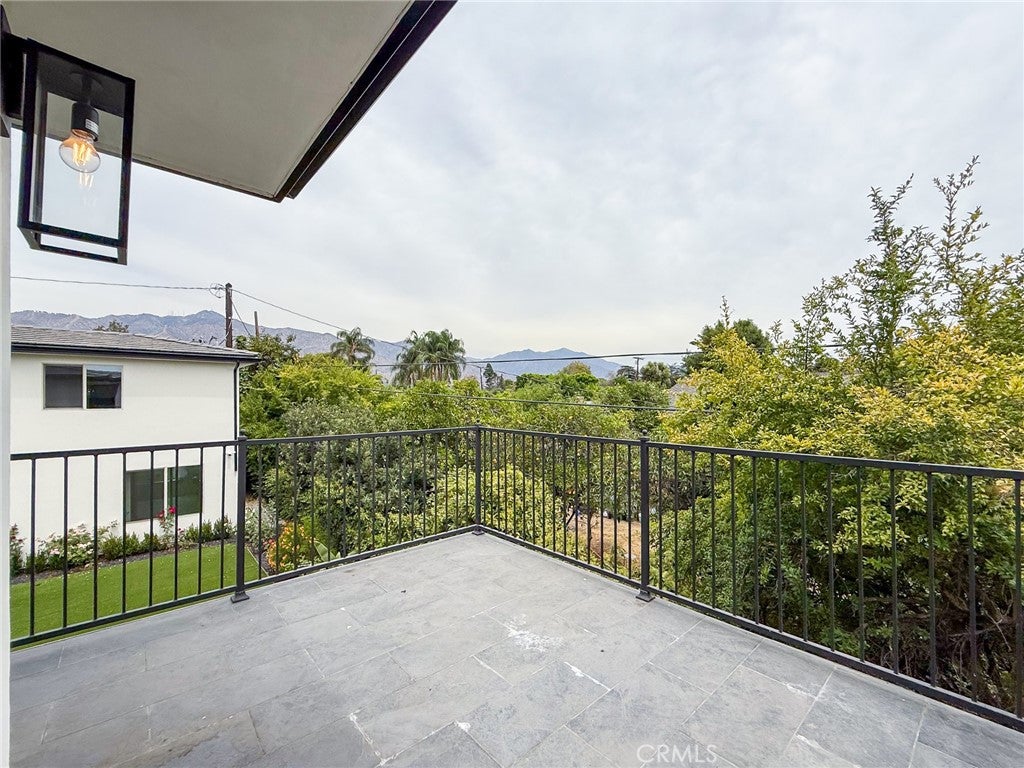 Pasadena, California, 91107, United States, 7 Bedrooms Bedrooms, ,8 BathroomsBathrooms,Residential,Active,1944066