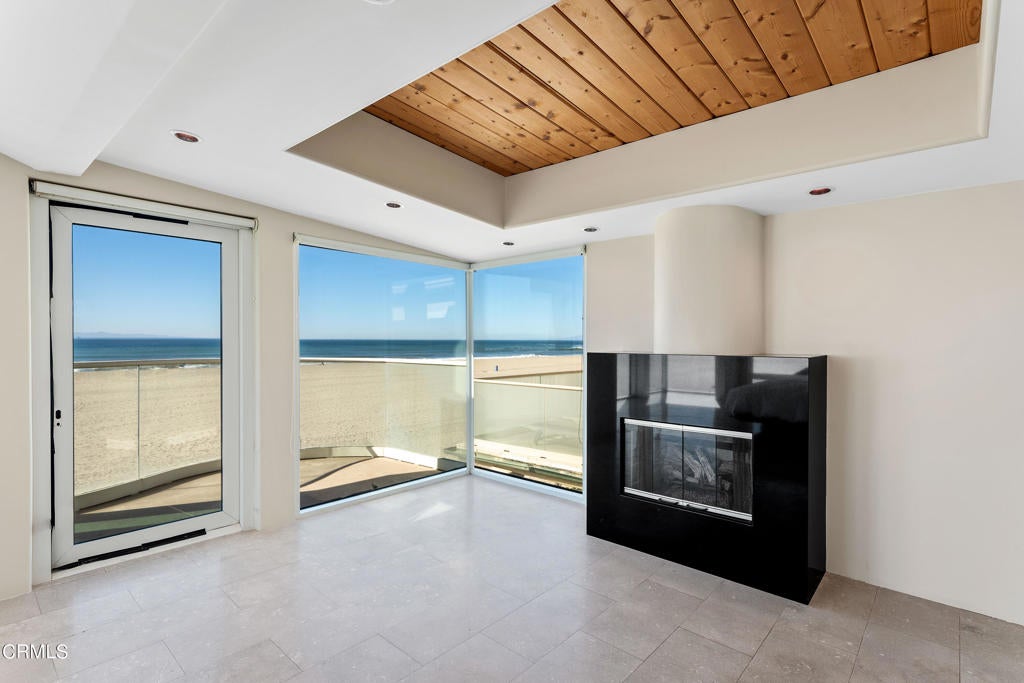 Oxnard, California, 93035, United States, 4 Bedrooms Bedrooms, ,5 BathroomsBathrooms,Residential,Active,1953419