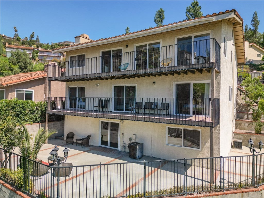 Burbank, California, 91501, United States, 5 Bedrooms Bedrooms, ,5 BathroomsBathrooms,Residential,Active,1943797