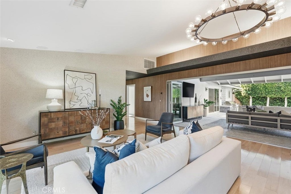 Long Beach, California, 90815, United States, 4 Bedrooms Bedrooms, ,4 BathroomsBathrooms,Residential,Active,1999914