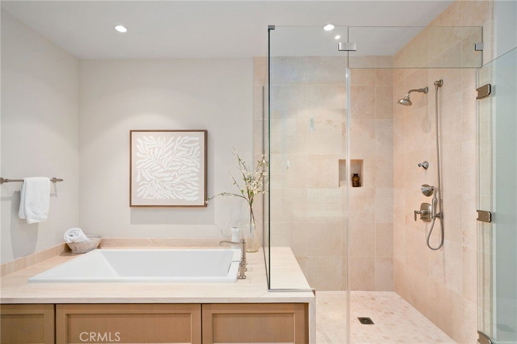 Newport Beach, California, 92660, United States, 2 Bedrooms Bedrooms, ,3 BathroomsBathrooms,Residential,Active,2009419