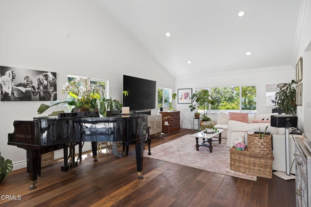 Camarillo, California, 93010, United States, 5 Bedrooms Bedrooms, ,5 BathroomsBathrooms,Residential,Active,1914579