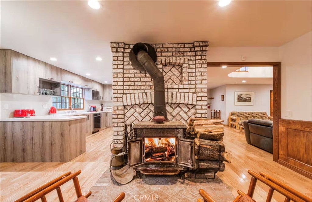 Big Bear Lake, California, 92315, United States, 4 Bedrooms Bedrooms, ,4 BathroomsBathrooms,Residential,Active,1999274