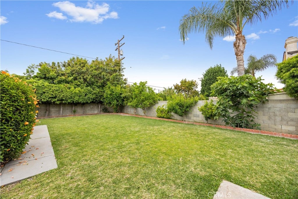 Downey, California, 90242, United States, 7 Bedrooms Bedrooms, ,6 BathroomsBathrooms,Residential,Contingent,1829948