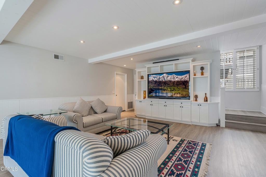 Oxnard, California, 93035, United States, 4 Bedrooms Bedrooms, ,5 BathroomsBathrooms,Residential,Active,1946436