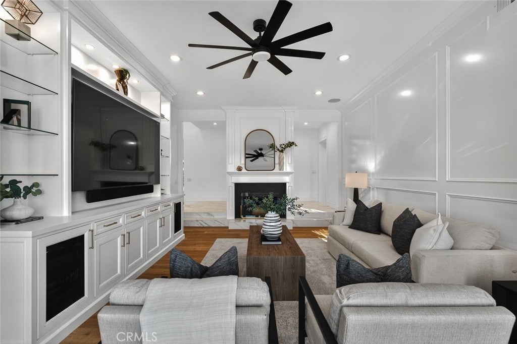 Anaheim, California, 92807, United States, 4 Bedrooms Bedrooms, ,3 BathroomsBathrooms,Residential,Active,1990042