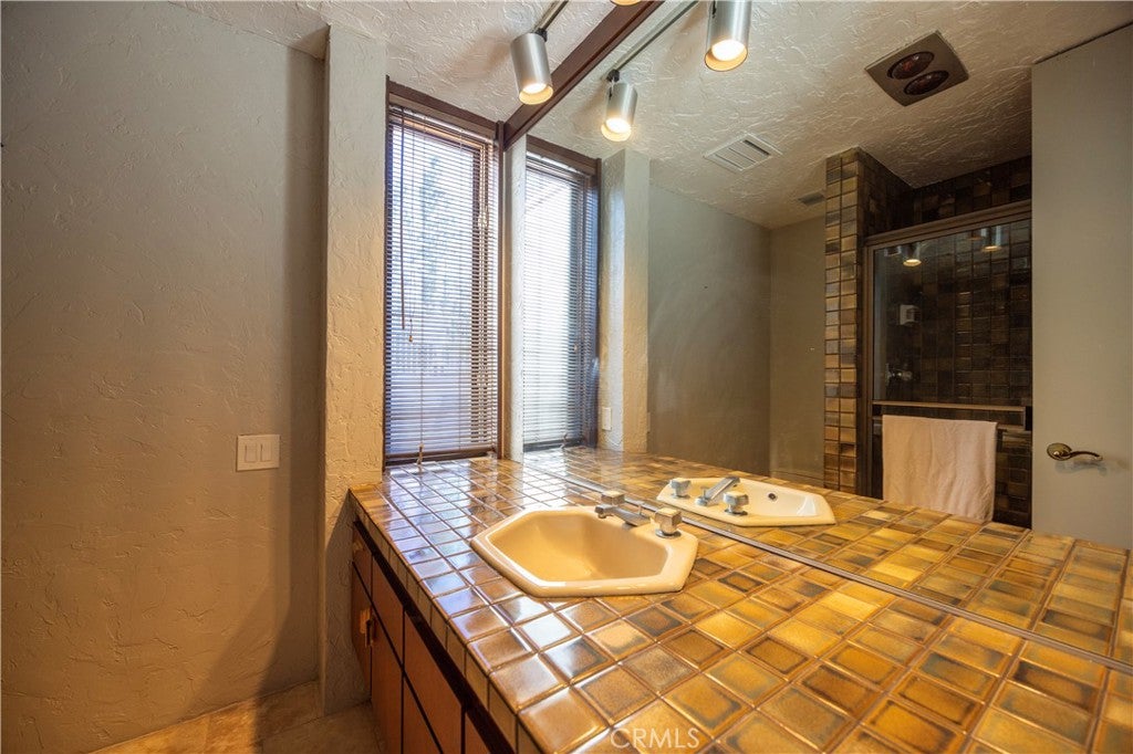 Diamond Bar, California, 91765, United States, 5 Bedrooms Bedrooms, ,6 BathroomsBathrooms,Residential,Active,1985882