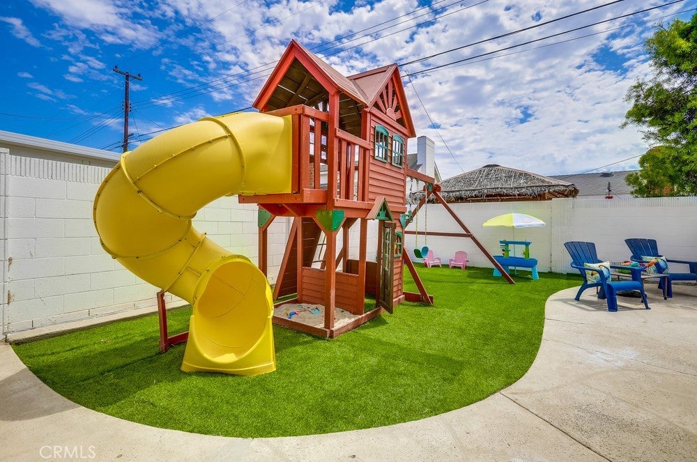 Garden Grove, California, 92845, United States, 5 Bedrooms Bedrooms, ,2 BathroomsBathrooms,Residential,Active,1927673