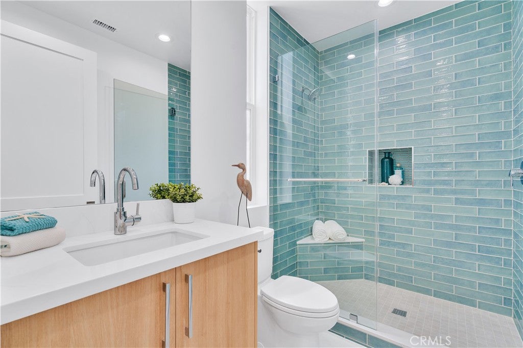 Redondo Beach, California, 90278, United States, 5 Bedrooms Bedrooms, ,5 BathroomsBathrooms,Residential,Active,1959976