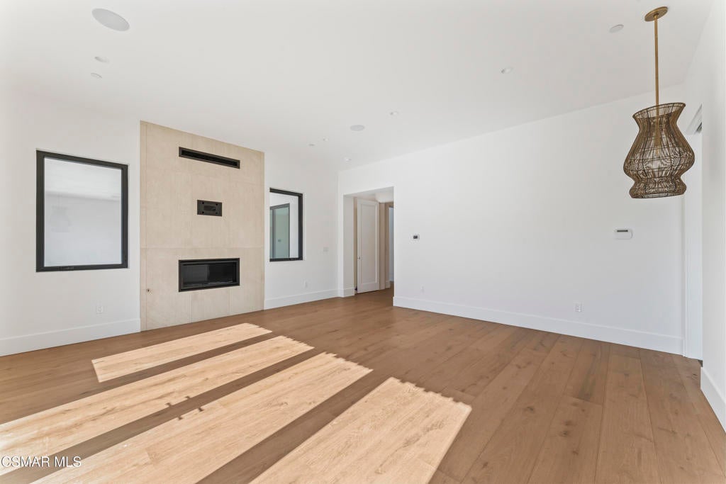 Camarillo, California, 93010, United States, 6 Bedrooms Bedrooms, ,7 BathroomsBathrooms,Residential,Active,2013156