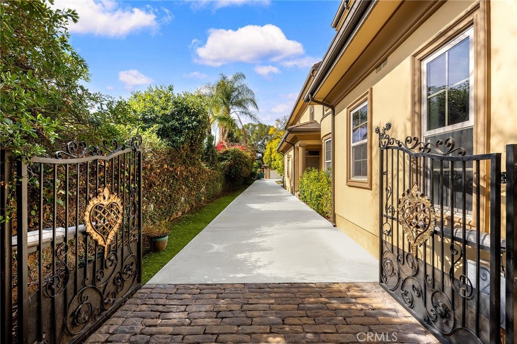 Arcadia, California, 91006, United States, 7 Bedrooms Bedrooms, ,9 BathroomsBathrooms,Residential,Active,1919404