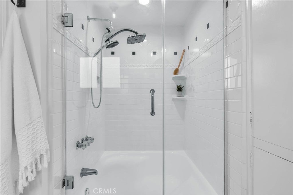 Glendale, California, 91202, United States, 3 Bedrooms Bedrooms, ,3 BathroomsBathrooms,Residential,Active,1967125