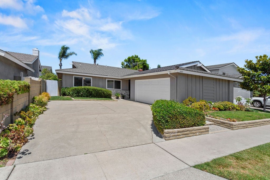 Seal Beach, California, 90740, United States, 4 Bedrooms Bedrooms, ,2 BathroomsBathrooms,Residential,Active,1900161