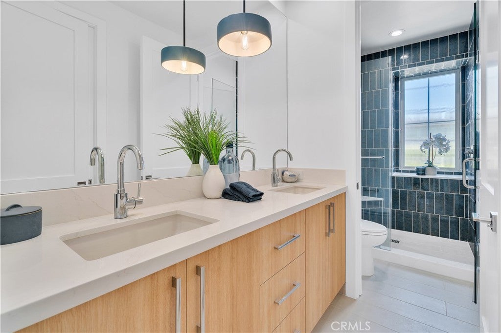 Redondo Beach, California, 90278, United States, 5 Bedrooms Bedrooms, ,5 BathroomsBathrooms,Residential,Active,1959976