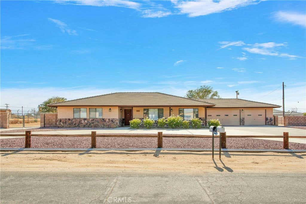 18301 COCOPAH RD, APPLE VALLEY, CA 92307, photo 1 of 36