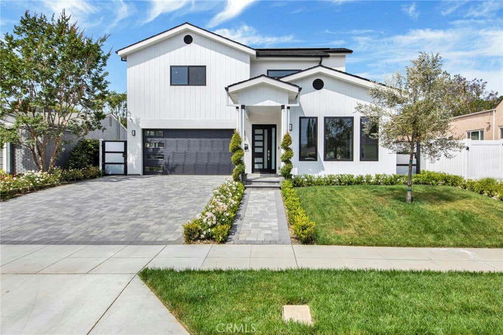 251 S GRIFFITH PARK DR, BURBANK, CA 91506 Single Family Residence For