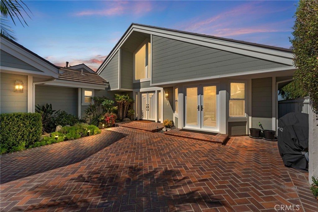 Irvine, California, 92603, United States, 4 Bedrooms Bedrooms, ,4 BathroomsBathrooms,Residential,Active,1986909