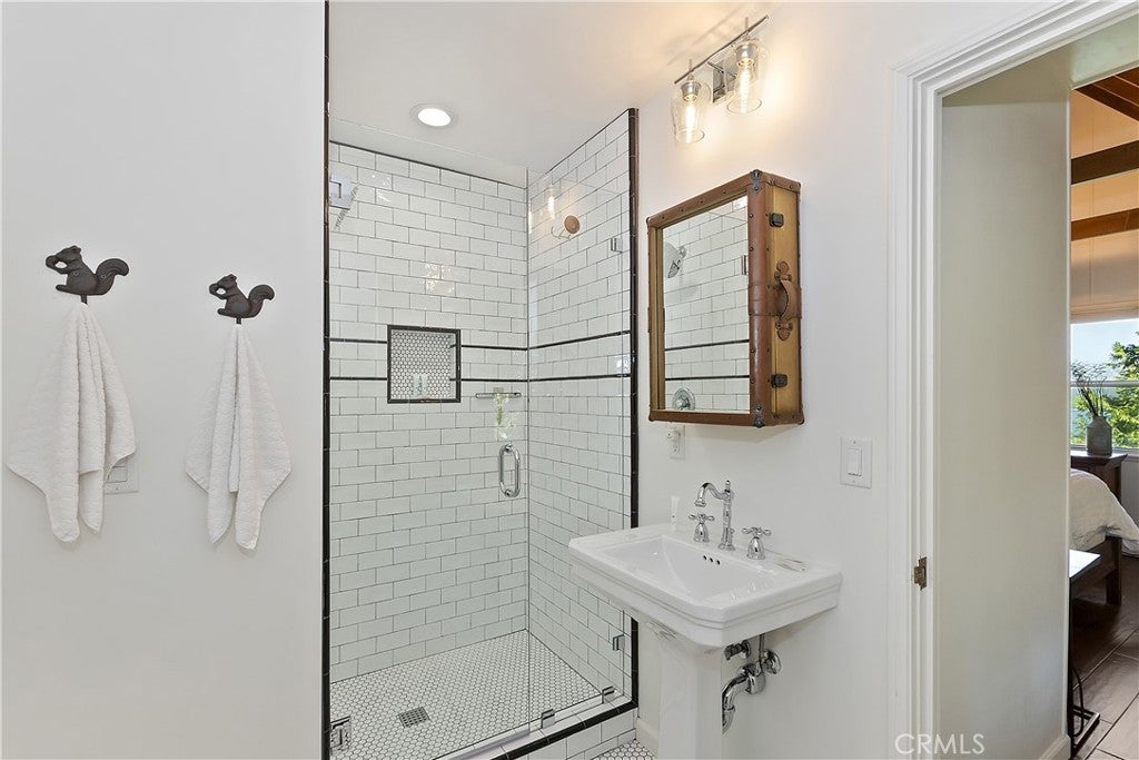 Lake Arrowhead, California, 92352, United States, 4 Bedrooms Bedrooms, ,3 BathroomsBathrooms,Residential,Active,1786792