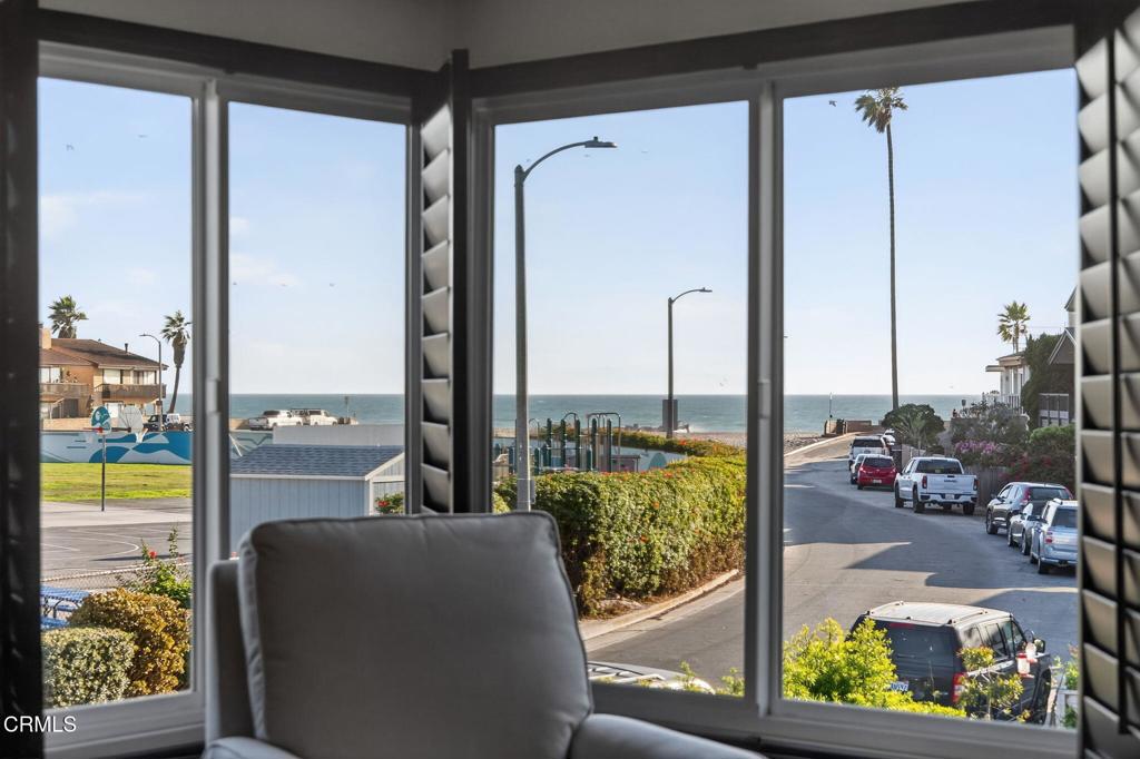 Ventura, California, 93001, United States, 4 Bedrooms Bedrooms, ,3 BathroomsBathrooms,Residential,Active,1926891