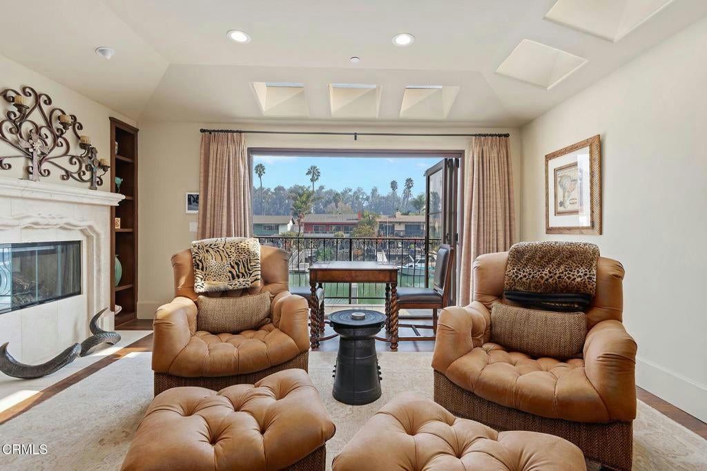 Ventura, California, 93001, United States, 3 Bedrooms Bedrooms, ,4 BathroomsBathrooms,Residential,Active,1756327