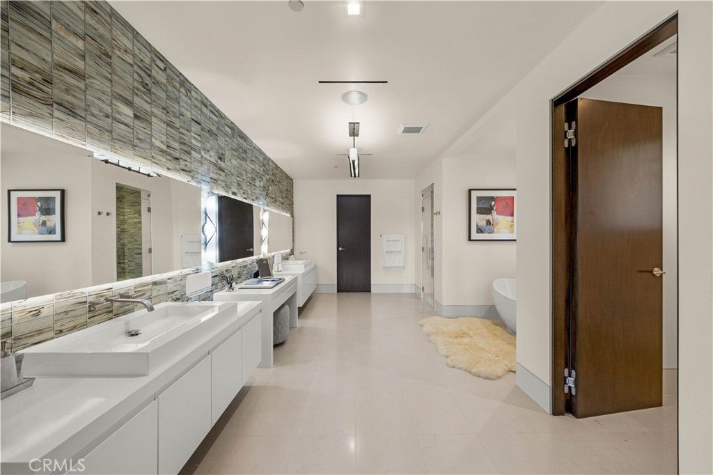 22588 Pacific Ln – image 19