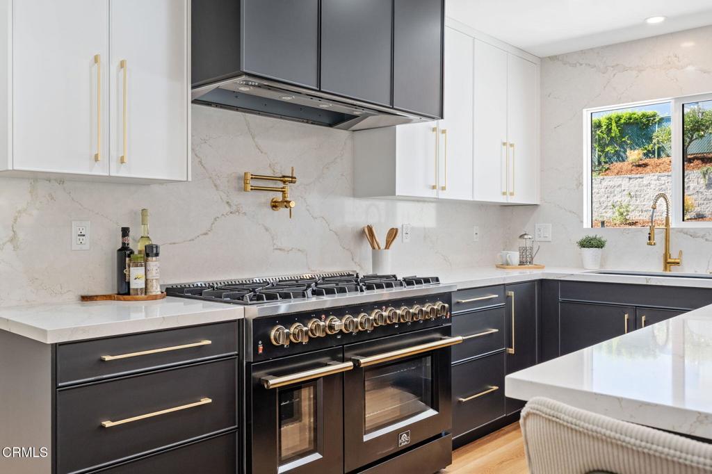 Ventura, California, 93003, United States, 4 Bedrooms Bedrooms, ,3 BathroomsBathrooms,Residential,Active,1936147