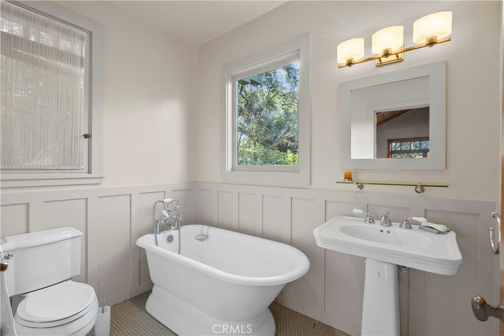 Ojai, California, 93023, United States, 4 Bedrooms Bedrooms, ,4 BathroomsBathrooms,Residential,Active,2000225