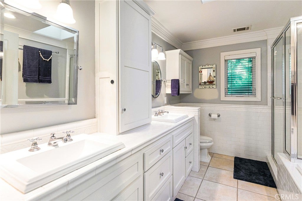 Lake Arrowhead, California, 92352, United States, 2 Bedrooms Bedrooms, ,3 BathroomsBathrooms,Residential,Active,1945074