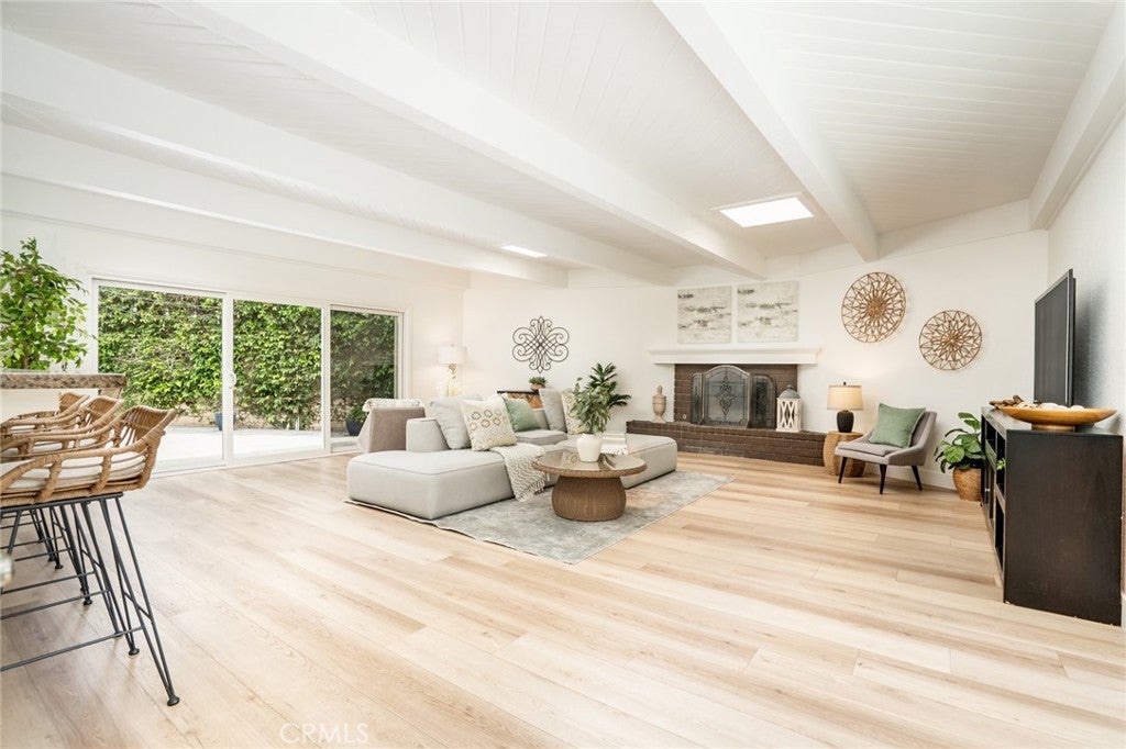 Huntington Beach, California, 92647, United States, 4 Bedrooms Bedrooms, ,3 BathroomsBathrooms,Residential,Active,2037145