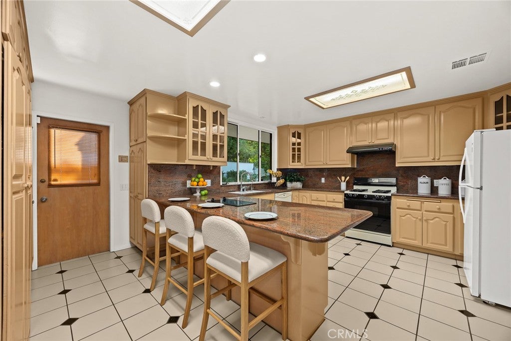 Arcadia, California, 91006, United States, 4 Bedrooms Bedrooms, ,3 BathroomsBathrooms,Residential,Active,1914781