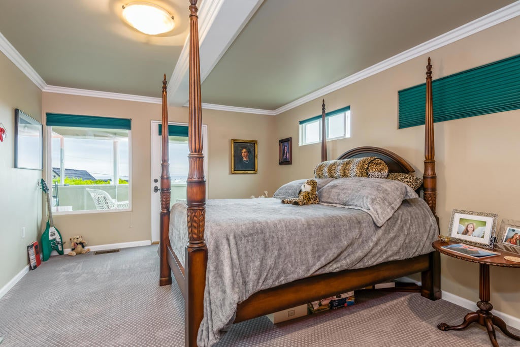 Ventura, California, 93001, United States, 2 Bedrooms Bedrooms, ,3 BathroomsBathrooms,Residential,Active,1944022