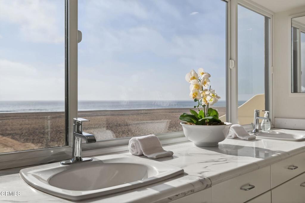 Oxnard, California, 93035, United States, 3 Bedrooms Bedrooms, ,3 BathroomsBathrooms,Residential,Active,1951816