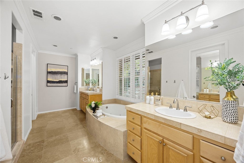 Monterey Park, California, 91754, United States, 5 Bedrooms Bedrooms, ,5 BathroomsBathrooms,Residential,Active,1988440