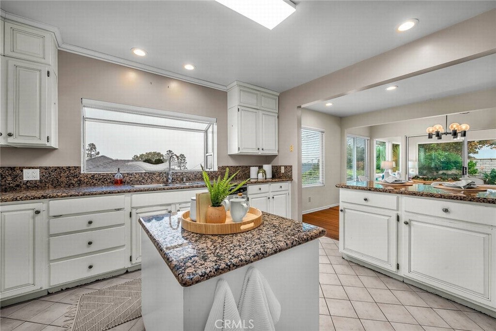 Redondo Beach, California, 90277, United States, 4 Bedrooms Bedrooms, ,3 BathroomsBathrooms,Residential,Active,2007167